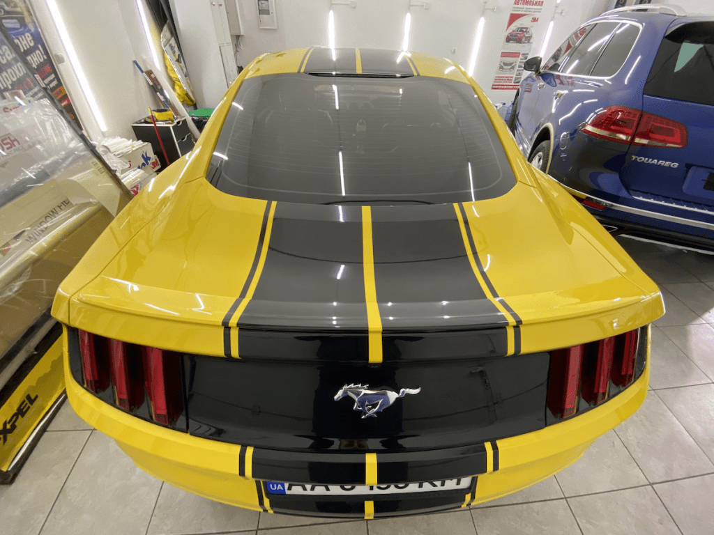Спортивные полосы на Ford Mustang Киев