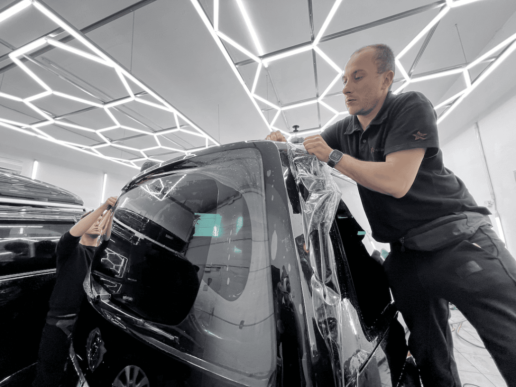 Обучение оклейке антигравийной пленкой