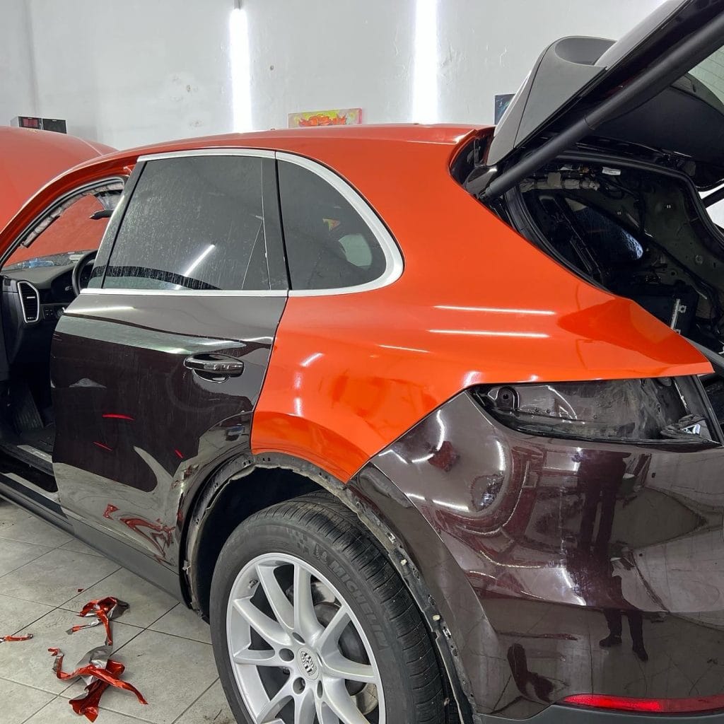 Оклейка авто цветной полиуретановой пленкой