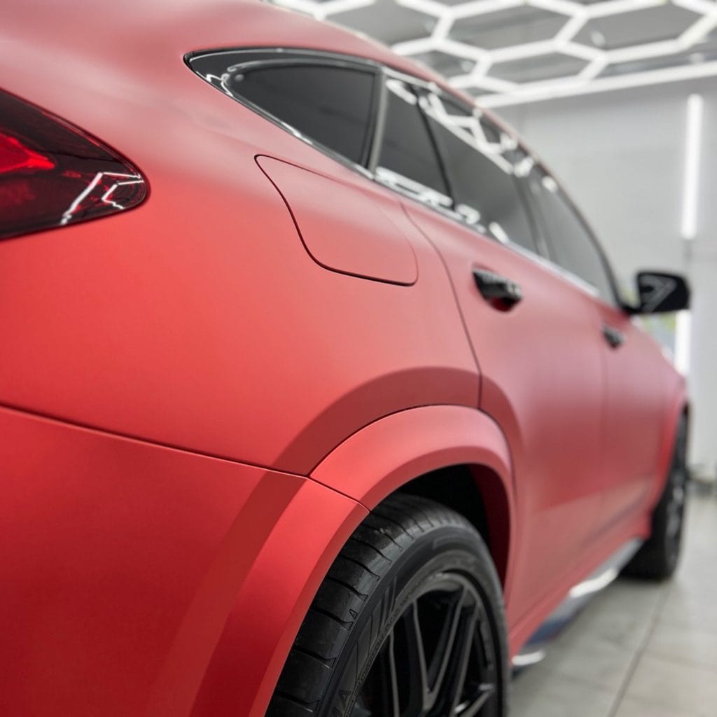 Оклейка авто цветной полиуретановой пленкой